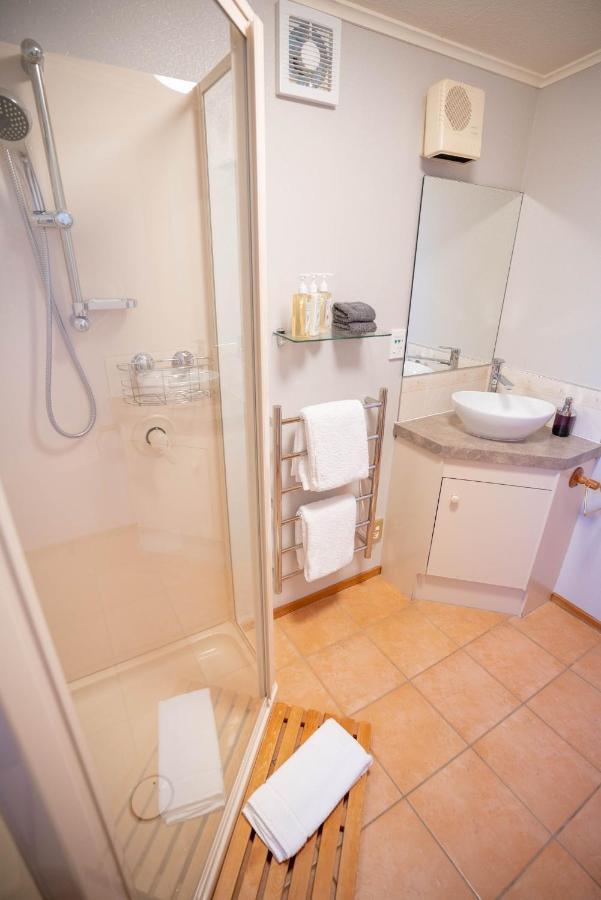 Alpine Rock B&B テアナウ エクステリア 写真